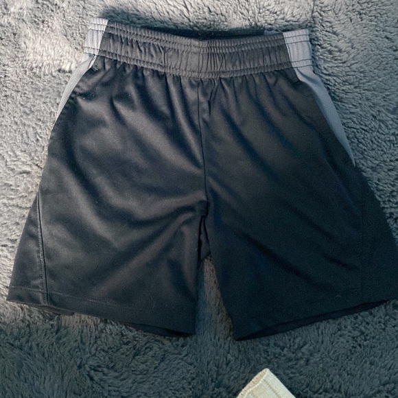 Lot of 4/5 athletic shorts - Picture 2 of 7